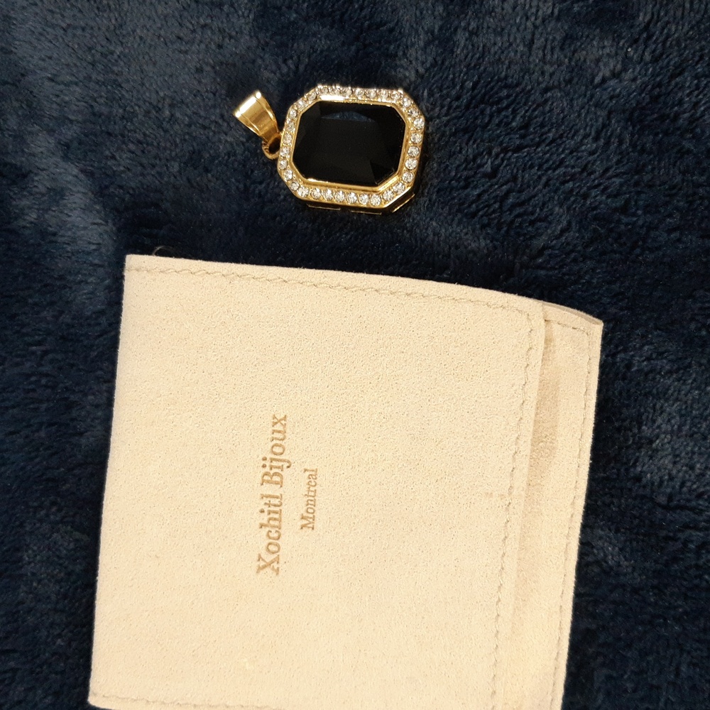 Gold and Black Pendant Necklace - Picture 4 of 5